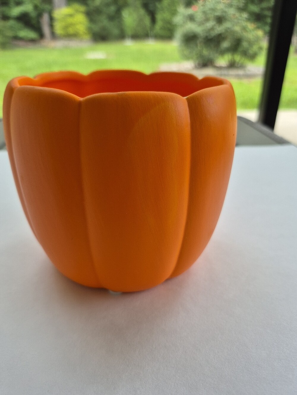 Vase. Flower vase. Orange Flowers not included. - Picture 2 of 6